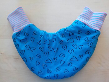 Super! Hab jetzt ein tolles Geschenk zur Hochzeit meines Sohnes. Hat echt Spaß gebracht und ist mir auf Anhieb gelungen. Langsam bekomme ich mehr Ahnung vom Nähen und bin auch auf den Geschmack gekommen!