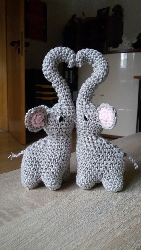 Crochet pattern loving elephants