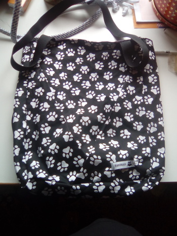 Es hat wirklich Spaß gemacht, die Tasche zu nähen. Und ich freue mich, dass ich jetzt eine neue und vor allem besondere und individuelle Tasche habe.