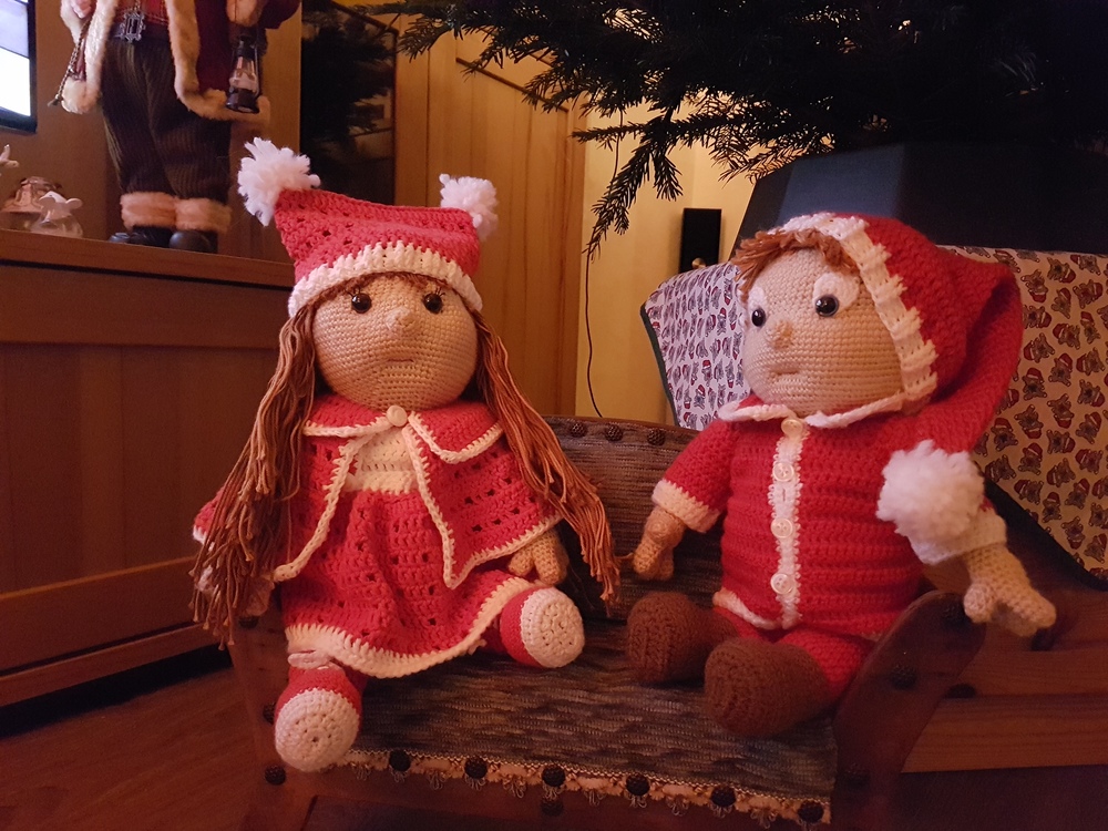 Häkelanleitung Puppenkleidung, Niko das Weihnachtsmädchen