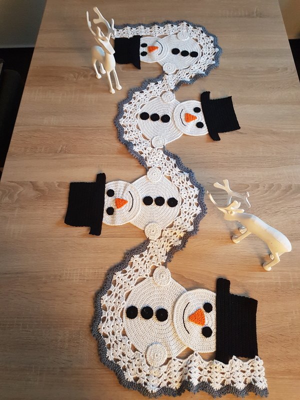 Häkeln / Tischläufer / Schneemann