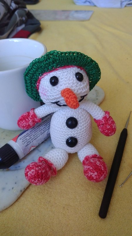 4 Schneemänner, beleuchtete Dekoration oder Adventskranz - gehäkelt von Dadade 