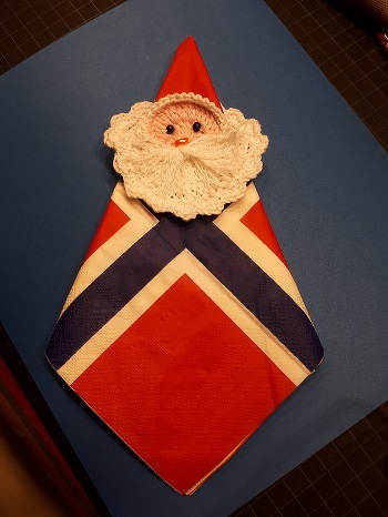 ist wirklich eine niedliche Idee, und ist ruckzuck gehäkelt. Rechtzeitig fertig für den gedeckten Tisch.
Danke für diese tolle AL