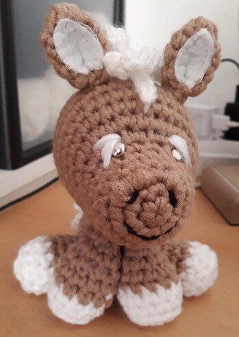 Habe das Pony für eine Freundin der Familien gemacht, die verrückt nach Pferde ist und ich fand es süss. Die Anleitung ist auch super gut geschrieben und verständlich. TOP!!!