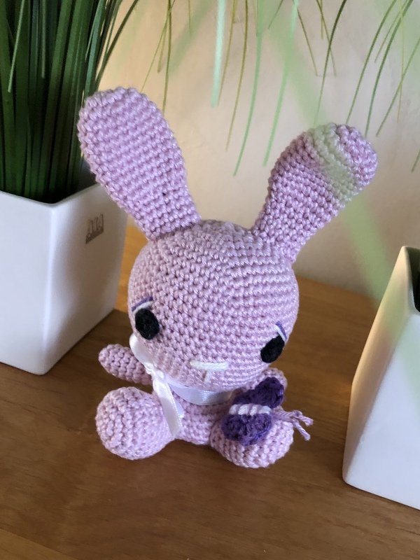 Häschen / Hase mit Stehohren - Häkelanleitung