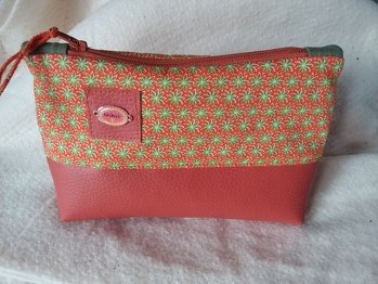 Danke für die kostenlose Anleitung. Das Kosmetiktäschchen Alsterprinzessin gefällt mir sehr gut. Foto anbei. Anleitung war super, kann ich nur empfehlen.