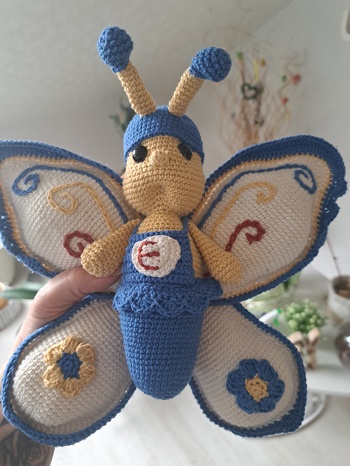Danke für diese süße und tolle Anleitung! Es hat großen Spaß gemacht , den Schmetterling zu häkeln.