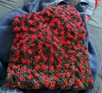 Dank der Anleitung leicht nachzuarbeiten.
Aus handgefärbter Merinowolle.