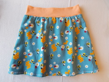 Mein erstes Nähprojekt für meine Enkelin als Wiedereinstieg nach 40 Jahren. Hat super geklappt mit dieser tollen Anleitung, in der Schritt für Schritt durch alle Schritte geführt wird.