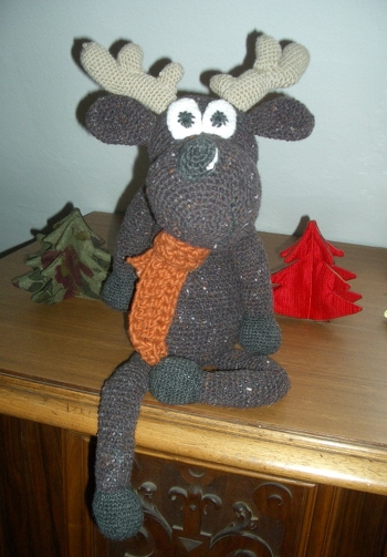 eine super Anleitung, sehr gut erklärt. Schaut selber. Habe den Eddie auch von der Seite aufgenommen, so dass auch sein Schwänzchen bestaunt werden kann. Kommt auch noch ins Netz.