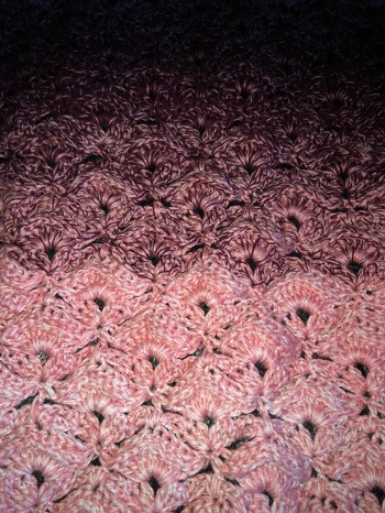 Schönes Muster, welches fernsehtauglich ist.
Ist aber ein ganz schöner „Wollfresser“. 😄