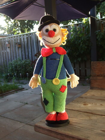 Clown Cloude gehäkelt mit Baumwolle