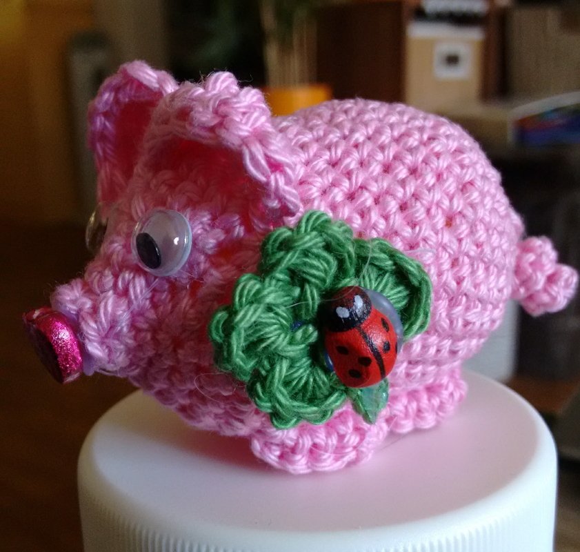 Glücksschweinchen mit Kleeblatt   Häkelanleitung  *Glücksschweinchen in einem Stück ansatzlos gehäkelt*