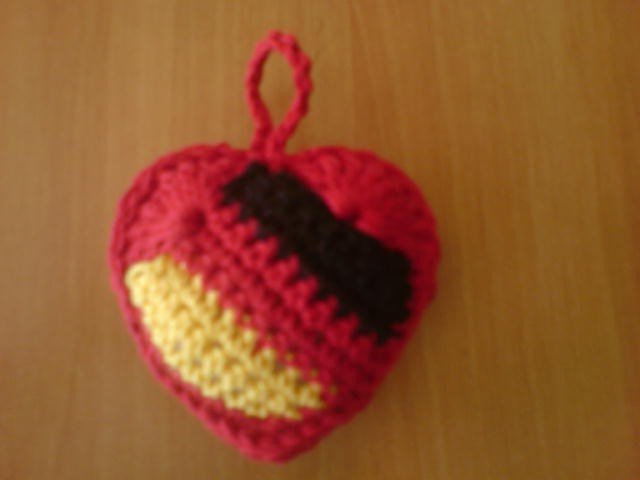 Anh&auml;nger &#039;Ein Herz f&uuml;r Deutschland` - Kostenlose H&auml;kelanleitung