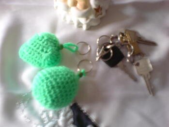 Viele Herzen habe ich als Weihnachtsgeschenk an Flaschen gehäkelt. Das schönste Herz (Deutschland mit weißer Umrandung) hat sich mein Mann gewünscht. Es war unterm Weihnachtsbaum!!!!! Vielen Dank für die tolle Anleitung! Liebe Grüße, Kitty