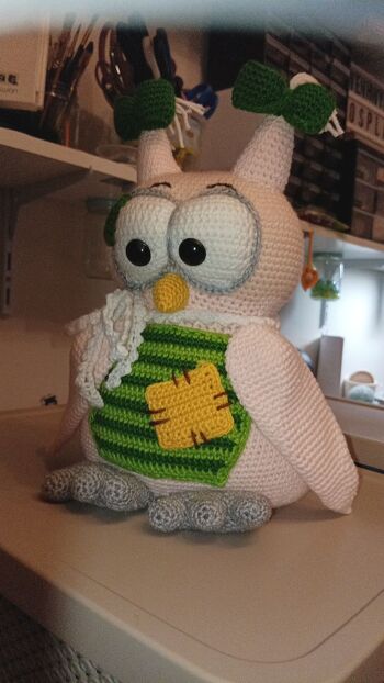 Ganz tolle Beschreibung und sooo süß. Hab bisher 3 gemacht in verschiedenen Größen. Meine größte ist ca 50 cm😊 und dient als Kuscheleule.