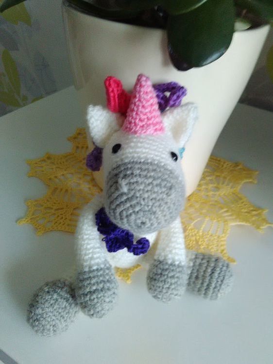 Einhorn Aurora Häkelanleitung