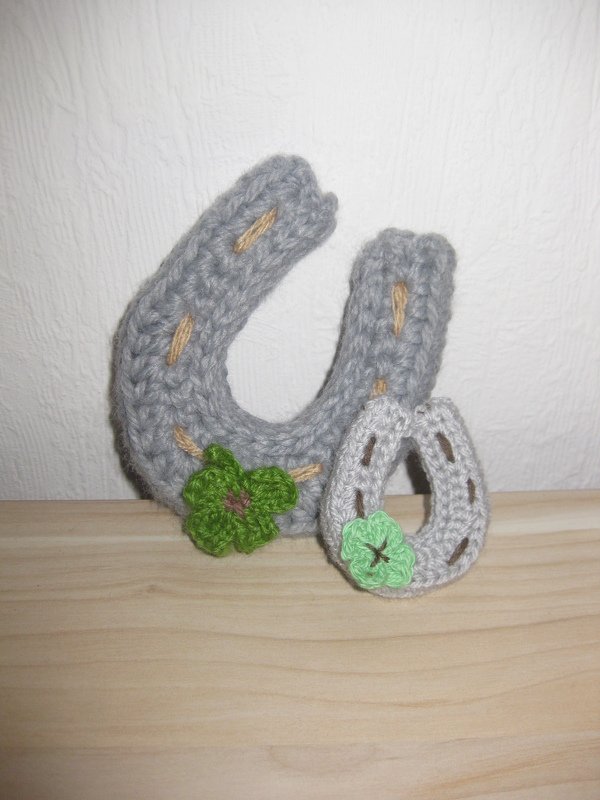 Häkelanleitung 3D Hufeisen in zwei verschiedenen Größen