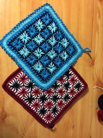 wunderschönes Topflappen - Modell
ist super in meinem Freundeskreis angekommen ! Zum Benutzen viel zu Schade, kam da oft .