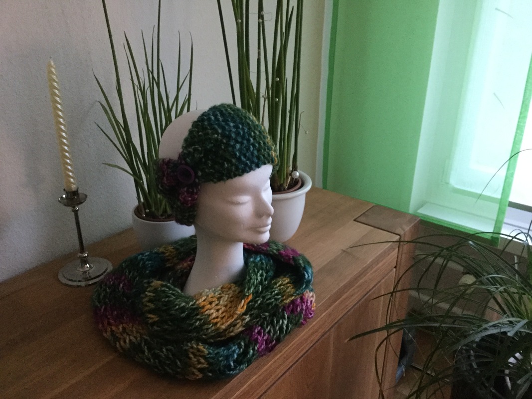 StrickSchnitt 01 | Tuch BlätterBlütenBunt | Kostenlose Strickanleitung