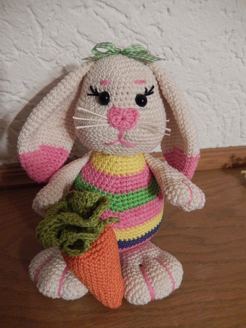 Leicht verständlich geschriebene und bebilderte Anleitung.
Das Nacharbeiten hat sehr viel Spaß gemacht.
Tolle Osterdeko