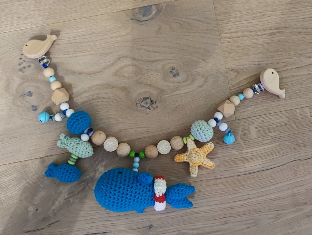 Kinderwagenkette Wal mit Rettungsring Fischen und Seestern, H&auml;kelanleitung