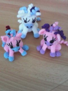 Ich habe schon 3 kleine Einhörner gehäkelt. Sind sehr niedlich geworden. Die Anleitung ist ja auch ganz prima. Ich werde wohl noch einige häkeln.