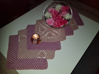 Diese Anleitung lässt sich super Häkeln  :) ganz einfach erklärt und es gibt Schritt für Schritt ein Bild zur Orientierung. Einfach Super und absolut verdiente 5 Sterne