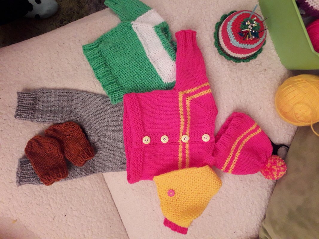 Schnell gestricktes Jäckchen für die Puppen