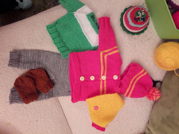 Schnell gestricktes Jäckchen für die Puppen