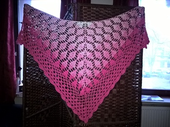 Für ein Kindertuch (6jähriges Mädel) ein Mustermix aus einer Häkelschrift von Pintrest und dem tollen Fuego. Die Kleine ist ganz vernarrt.