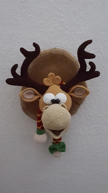 Der Hirsch ist defenitiv mein Meisterwerk. Die Anleitung gibt es leider nicht mehr bei Euch, sonst hätte ich ihr 5 Sterne gegeben. Das Geweih habe ich zwar anders gefüllt als beschrieben, aber sonst war die Anleitung echt super. Mit meinem 