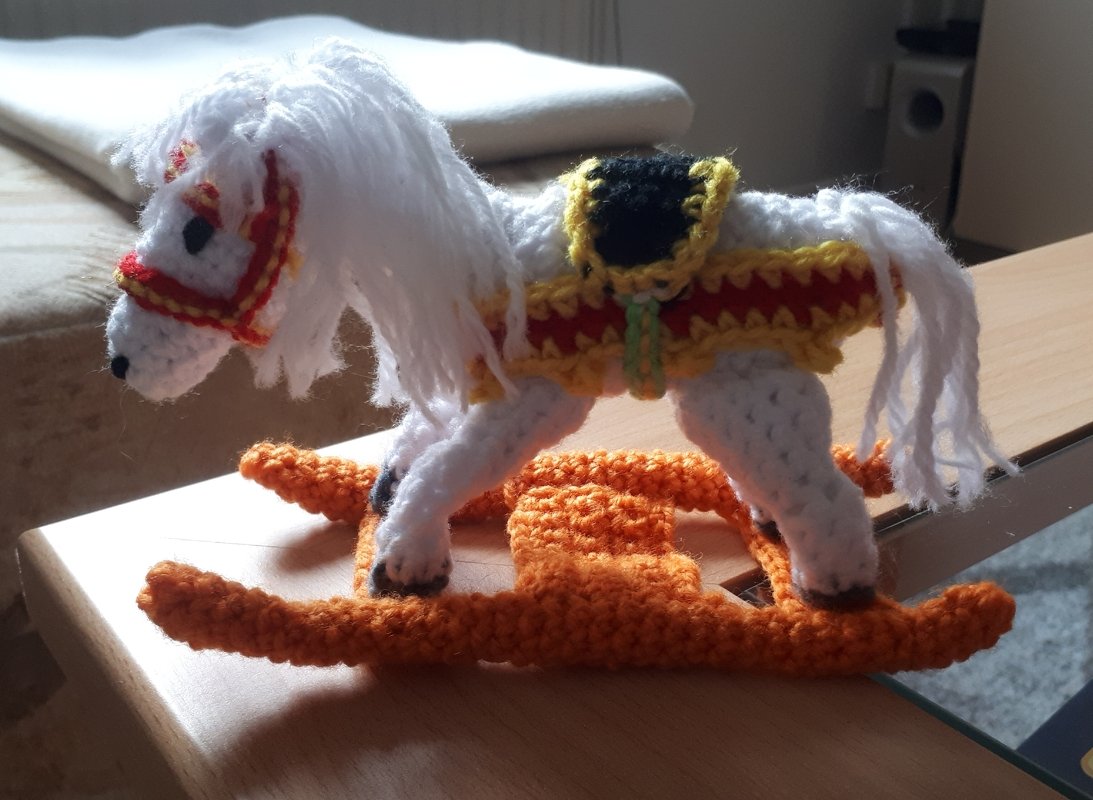 Schaukelpferd Amigurumi Häkelanleitung