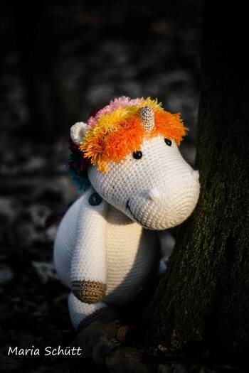 Sehr schöne Anleitung, leicht nachzuarbeiten. Mein Einhorn hat bewegliche Arme und Beine und Popkorn im Po damit es besser sitzen kann.