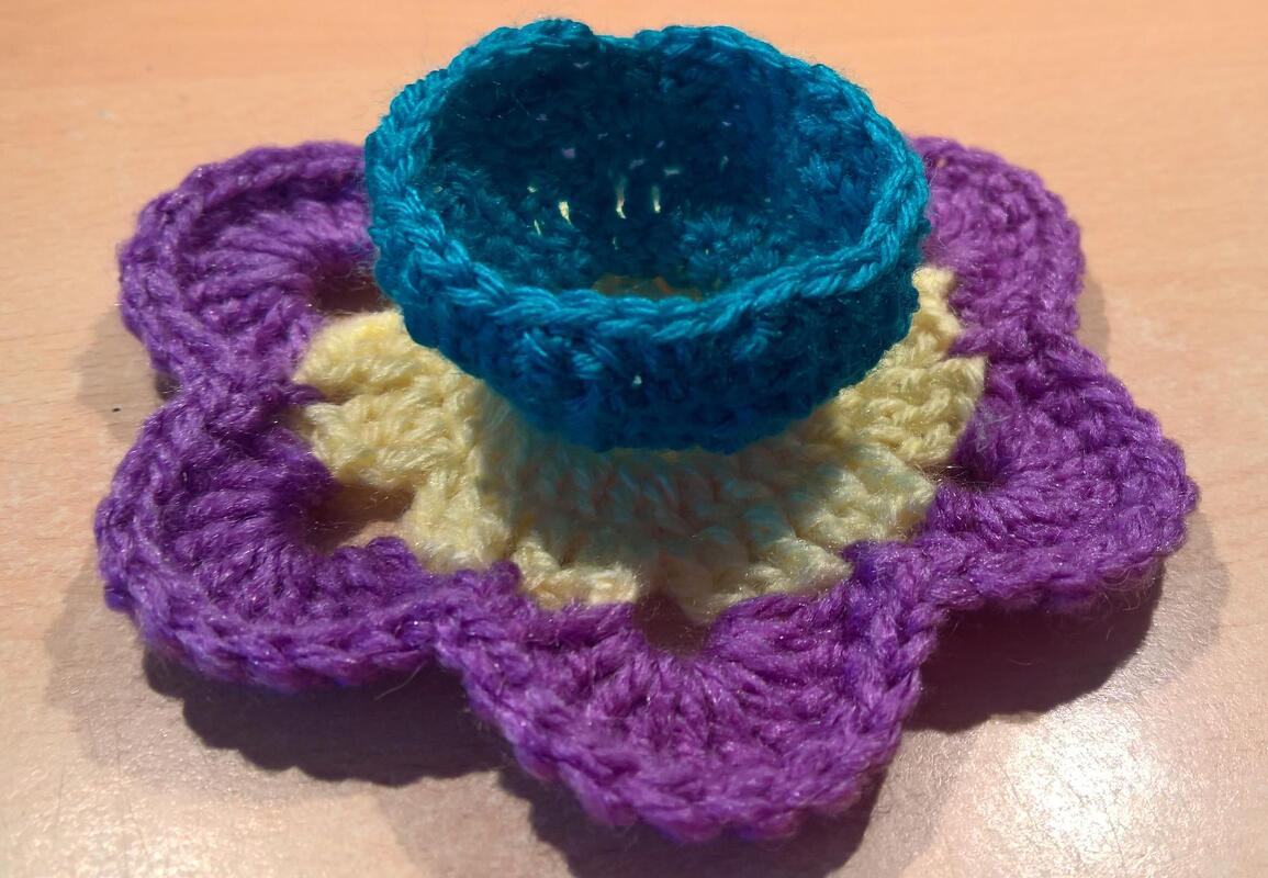 Häkelanleitung Eierbecher, perfekt zur Verarbeitung von Wollresten