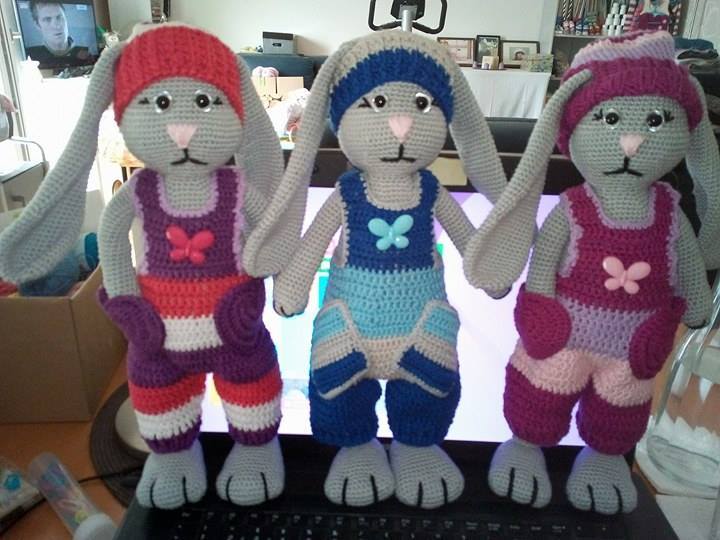 Häkelanleitung für Gabis Hasen Benny, inkl. Bonny-Outfit, ca. 40 cm groß