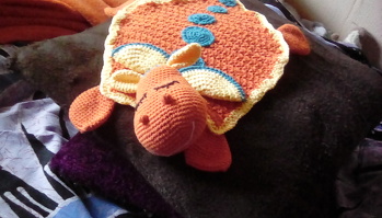 Danke für die tol!e Anleitung....
Der ist soll niedlich geworden und wird auch nicht der letzte sein, der von der Nadel hüpft.