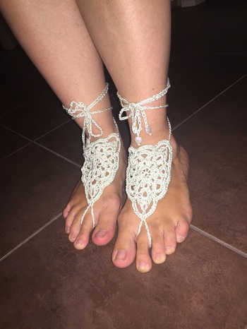 Habe die Sandalen für eine Freundin zur Hochzeit gehäkelt. Leider war das Wetter so schlecht, dass sie nicht zum Einsatz kamen :( Hoffe, sie kann sie wenigstens auf der Hochzeitsreise mal ausführen.