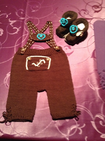 Tolles Geschenk zur Geburt. Die Baby-Eltern haben sich wahnsinnig gefreut, sagten, es war das beste Geschenk welches sie bekommen haben. Die Anleitung war sehr gut beschrieben und leicht verständlich. Dazu gab es noch die passenden Schühchen. Vielen Dank für die tolle Anleitung.