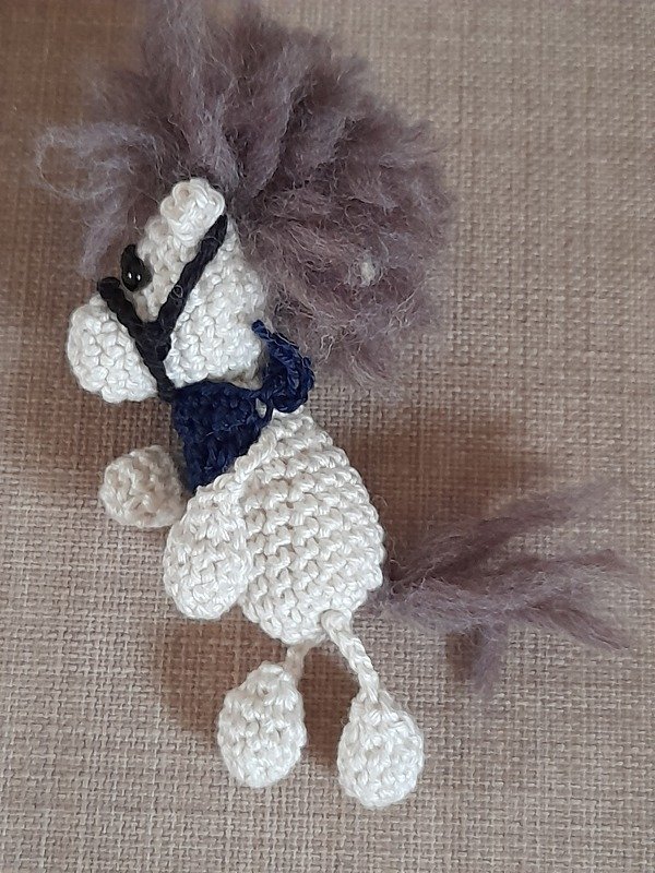 Häkelanleitung für kleines Pony, Pferdchen als Schlüsselanhänger