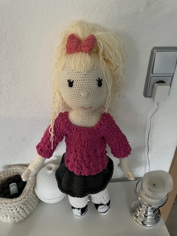 Die Anleitung ist ganz simpel. Habe allerdings ein zwei Änderungen vor genommen.  War meine erste Püppi