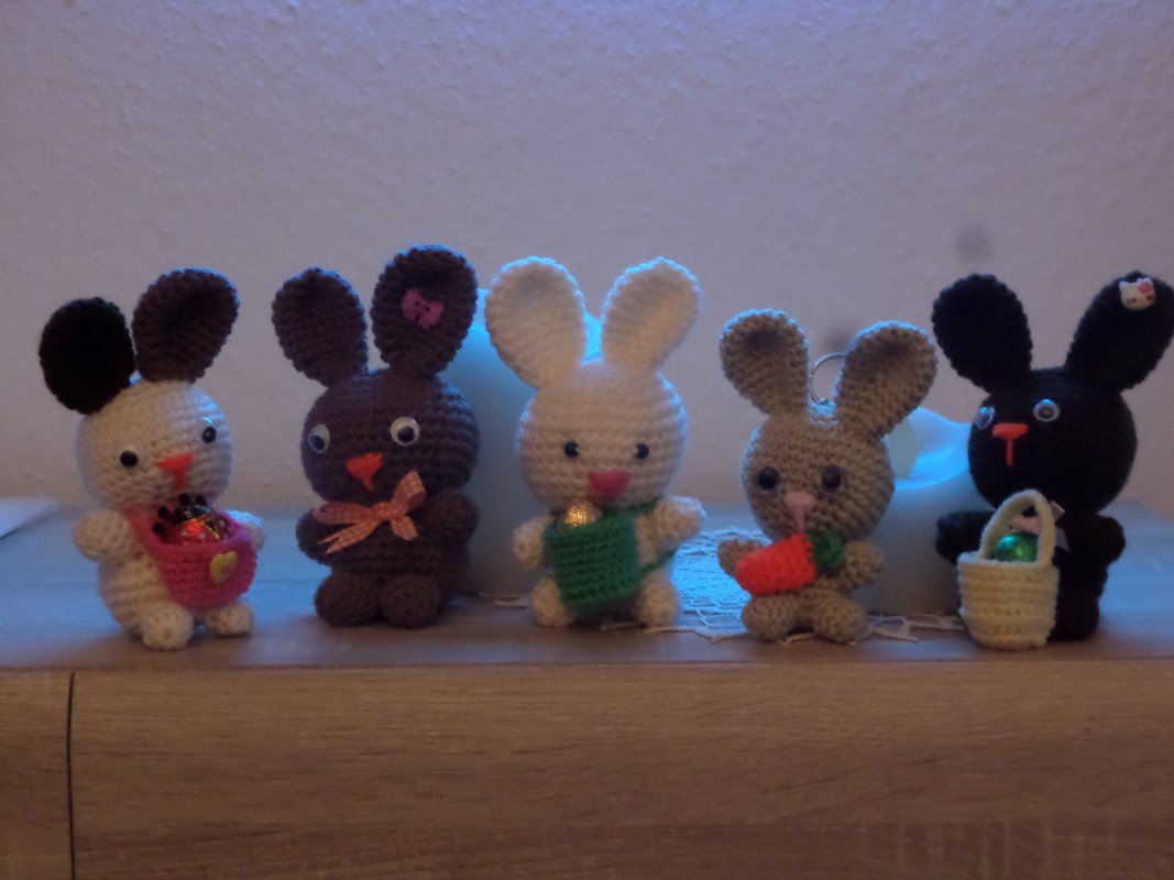 Häkelanleitung Osterhasi mit Karotte