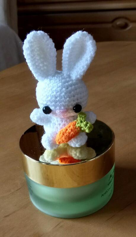 Häkelanleitung Osterhasi mit Karotte