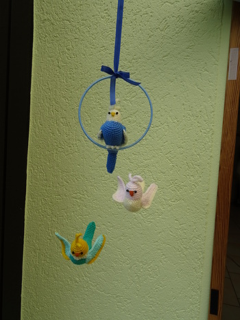 Die Nymphensittiche ließen sich auch gut in Wellensittiche verwandeln.
Sie waren sehr gut nach zu arbeiten, die Anleitung sehr übersichtlich und verständlich.
Danke dafür.