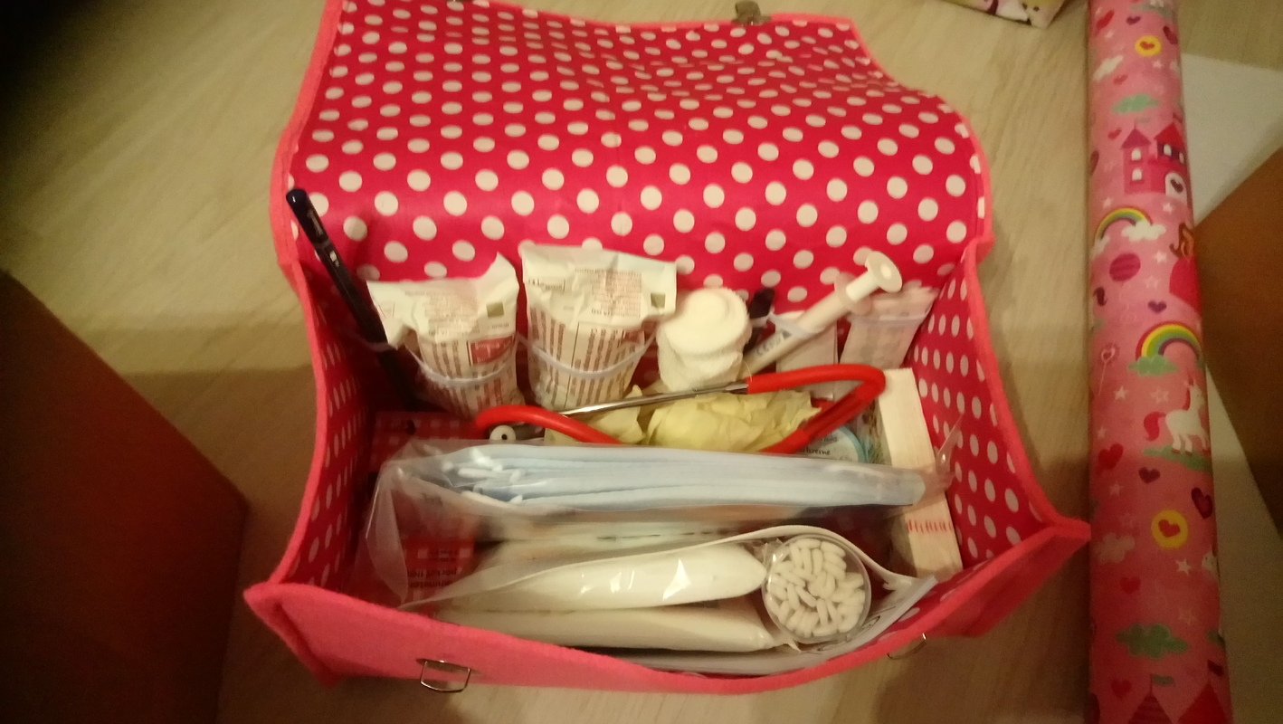 Arztkoffer zum Spielen (Nähanleitung &amp; Schnittmuster)