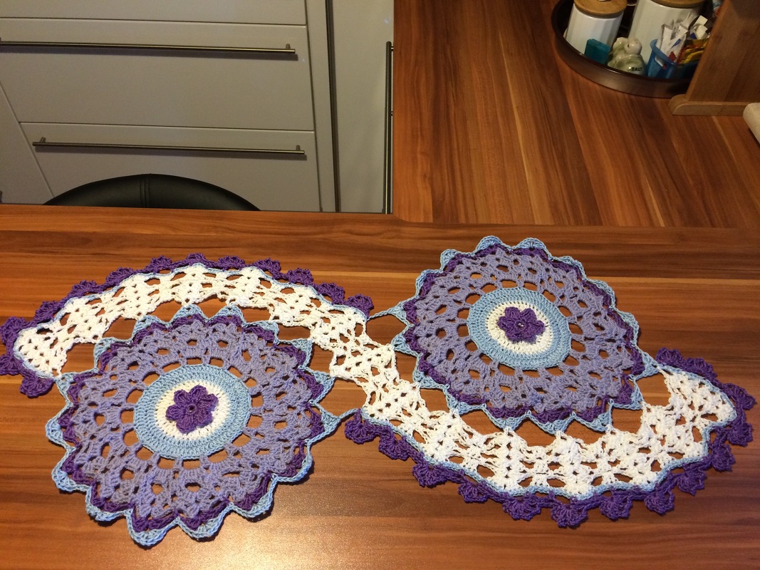 Häkeln/ Tischläufer/ Blume