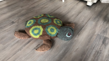 Tolle Anleitung.
Mein Sohn bekommt die Schildkröte zum Geburtstag :)
Ich habe die Farben etwas abgeändert, aber sonst alles nach Anleitung gemacht. DANKE :)