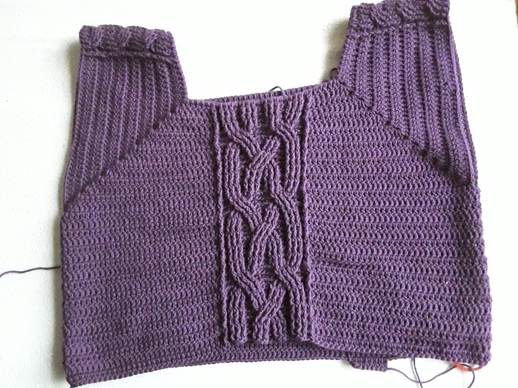 Hoodie with the cable braid pattern  (seamless, raglan), size: XS - XXL