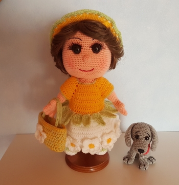 Meine 2. Greta ist fertig. Habe die Farben ein bißchen geändert. Und die Haare habe ich nicht eingeknüpft, sondern eine Puppenperücke genommen. Ansonsten hat das häkeln genausoviel Spaß gemacht wie bei der ersten.