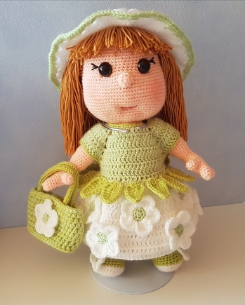 Soooo eine tolle Anleitung. Kann ich wirklich weiter empfehlen. Ich habe die Puppe meiner Freundin geschenkt, die sich sehr gefreut hat. Ich mache definitiv noch eine. Muss bei mir auch stehen.